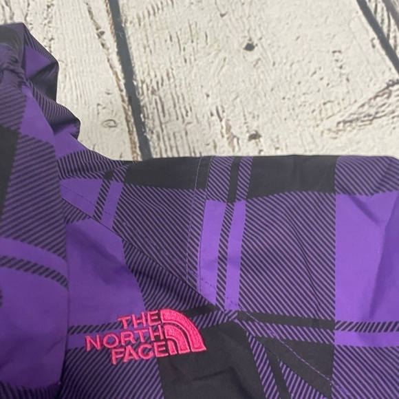Girls The North Face Purple HyVent Shell Hooded Ski Jacket - Picture 8 of 12